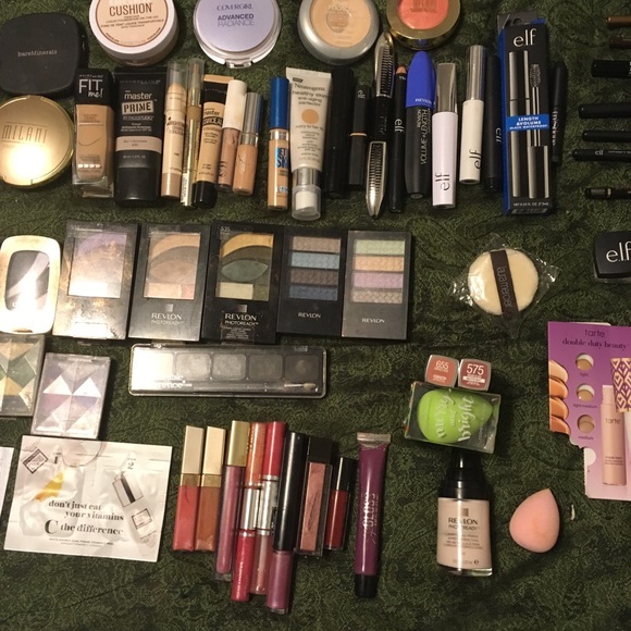 🌟FREE MAKE UP🌟 SOLD!!! - Picture 3 of 8